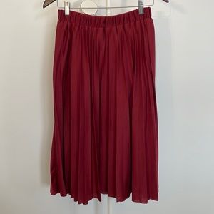 Pleated burgundy skirt